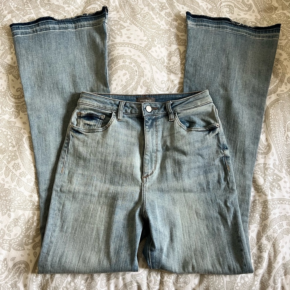 DL 1961 High Rise Bell Bottom Jeans. Size 29. Excellent Condition. - Picture 4 of 13